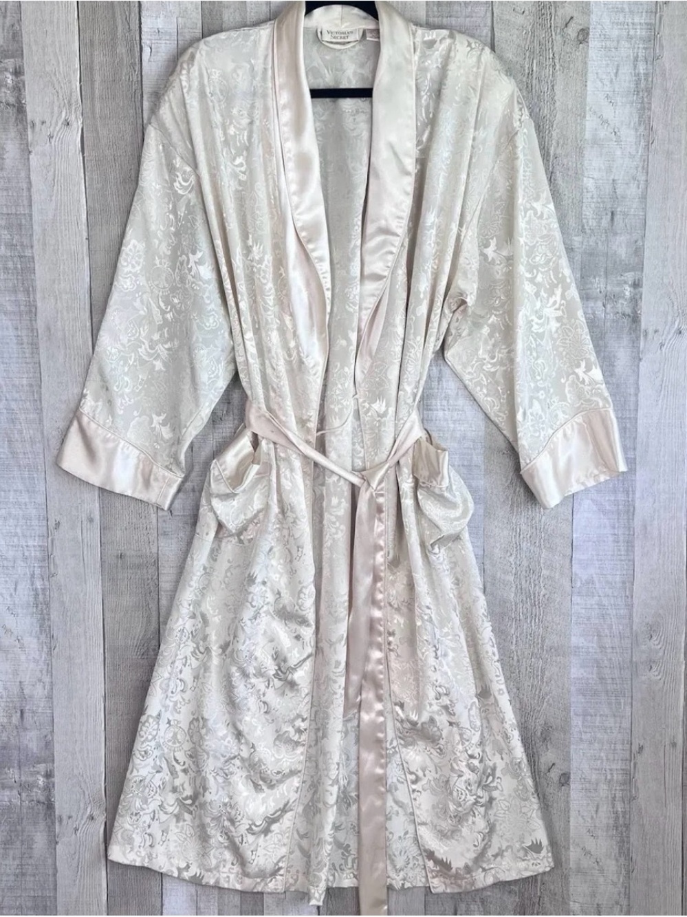 Vintage 90s Victoria's Secret Ivory Floral
Satin Jacquard Robe size M/L